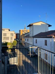 a balcony with a view of a city with buildings at Faraboni Apartments in Novara