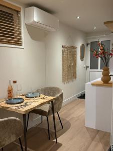 a dining room with a table and some chairs at Duijnparadijs appartement 2 in Schoorl