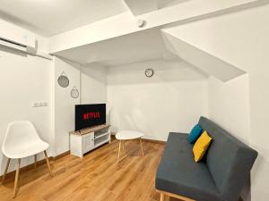 a living room with a couch and a tv at Le Vercors in Valence