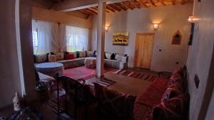 a living room with a couch and a table at La Colline Verte Dar Ait El Abass in Ouarzazate