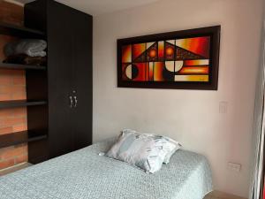 a bedroom with a bed and a stained glass window at Casa Roma - La tranquilidad del campo en la Ciudad - RNT 1 0 8 1 3 7- in Salento