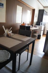 a living room with a table and a kitchen at sakurazaka in Tanabe