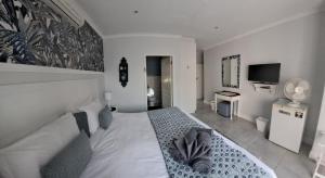 a bedroom with a bed and a television in it at AVillaT15SelborneGolfEstatePennington in Pennington +10 photos