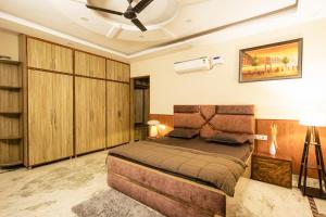 a bedroom with a bed and a ceiling fan at Kubn Retreat in Chandigarh Airport