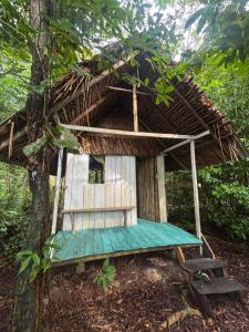 a small hut in the middle of a forest at A Casa Da Ilha Cotijuba in Belém +13 photos