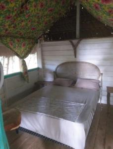 a bedroom with a bed in a room at A Casa Da Ilha Cotijuba in Belém
