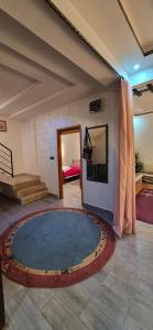 a room with a large round rug on the floor at Panoramic House - Midelt Family Triplexe in Midelt