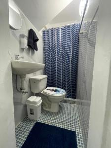 a bathroom with a toilet and a sink and a shower at Suite De Descanso En Urbanización Residencial FRENTE AL AEROPUERTO in Maiquetia +4 photos