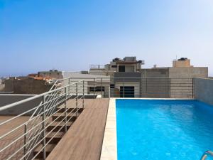 a balcony with a swimming pool on top of a building at Cozy 1-bdr apt, Cidadela, rooftop pool - LCGR in Praia