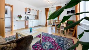 a living room with a table and a kitchen at Haus Babin in Techelsberg am Worthersee
