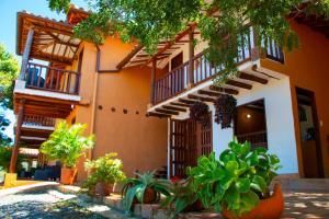 a building with a bunch of plants in front of it at HotelQuintaMaria in Barichara