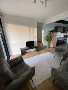 a living room with a couch and a table at Refúgio Subterrâneo in Genuino Sampaio
