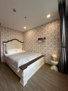a bedroom with a bed and a toilet in it at 221B Baker in Ga Phú Văn +6 photos