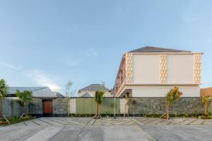 a building with palm trees in front of it at DC 08 Residence in Dalung