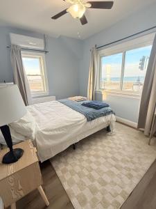 a bedroom with a bed and a ceiling fan at Ocean View Cozy Stay 4 in Hull