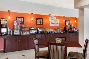 Παροχές για τσάι/καφέ στο Days Inn & Suites by Wyndham Marquez