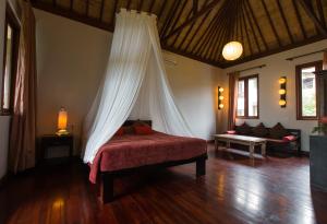 Tempat tidur dalam kamar di Ecosfera Hotel, Yoga & Spa
