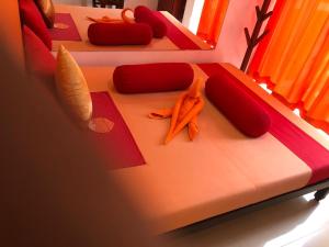 two beds in a room with two at Thambili lk in Colombo