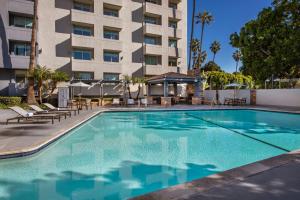 a swimming pool in front of a hotel at Four Points by Sheraton Los Angeles Westside in Los Angeles