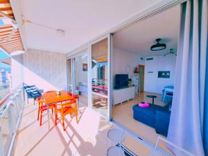 a living room with a table and a dining room at Coblanca 41-spectacular views-gym-heated pool-sauna-jacuzzi-wifi-3 minutes walk from the sear in Benidorm