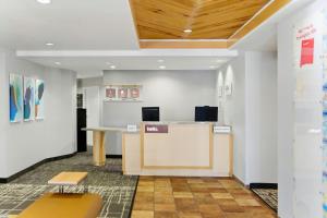 an office lobby with a counter and a desk at TownePlace Suites Farmington in Farmington +54 photos