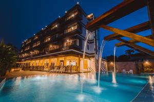 Bazén v ubytování TH beach hotel nebo v jeho okolí
