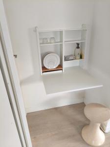 a white room with a table and a stool at Chambre privée Orthez in Orthez