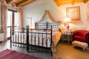 Postel nebo postele na pokoji v ubytování Casa Il Borghetto - Luxury Suites & Pool