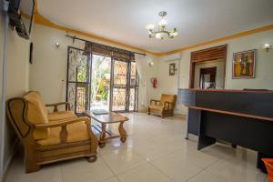 Khu vực ghế ngồi tại Askay Hotel Suites