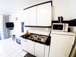 Kuchyň nebo kuchyňský kout v ubytování Apartments Villa Mirella