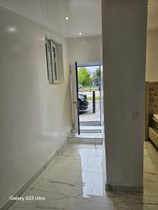a hallway with a door leading to a parking lot at Emmanuel INN XI in Pierrefitte-sur-Seine