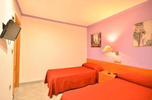 Posteľ alebo postele v izbe v ubytovaní Hostal Apolo Trece