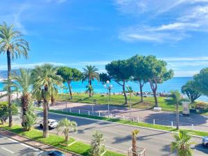 an aerial view of a parking lot with palm trees and the ocean at Appartement Nice Promenade in Nice