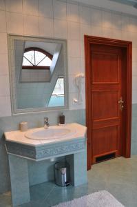a bathroom with a sink and a mirror at Dworek Bogdanka in Trzebin