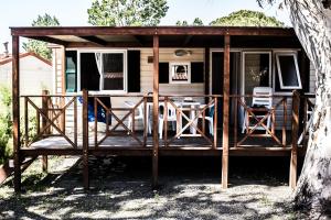 Ein Balkon oder eine Terrasse in der Unterkunft New Camping Le Tamerici