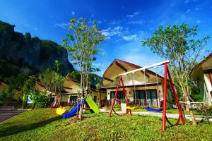 Herní místnost nebo prostor pro děti v ubytování Aonang Phu Petra Resort, Krabi - SHA Plus