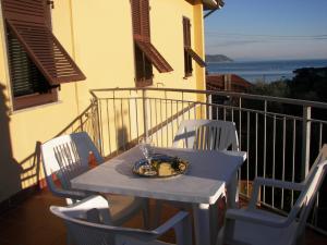 a table and chairs on a balcony with a view of the ocean at Ca'di Gilbi e Pasqui in La Spezia