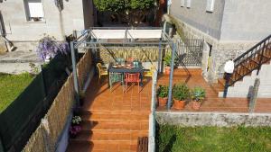a patio with a table and chairs in a house at Mirador de Tambo - Campelo in Poio