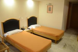 Postel nebo postele na pokoji v ubytování Hotel Yuvraj
