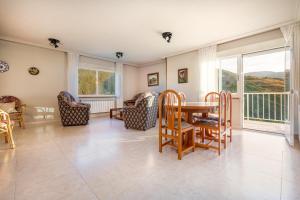 a living room with a table and chairs at Casa Outeiro in Encinedo