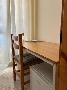a wooden desk with a chair in a room at Agriturismo Bellavista - Ronzano in Ronzano