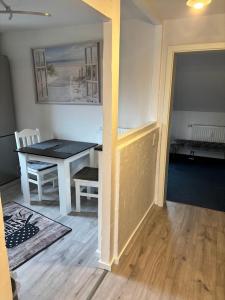 a room with a table and a dining room with a table and a dining room at gemütliche Ferienwohnung in Burgstaedt