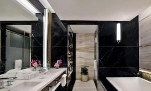a bathroom with two sinks and a large mirror at Villa Alfa Kosta in Cairo