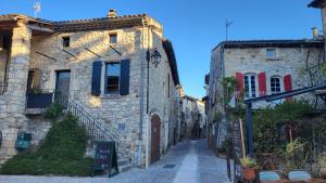 an alley in an old town with stone buildings at La chambre secrète in Aiguèze