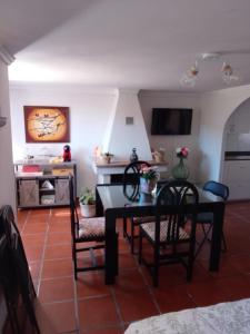 a kitchen and dining room with a table and chairs at A Casa Do Viso Do Chirin in Ponteareas