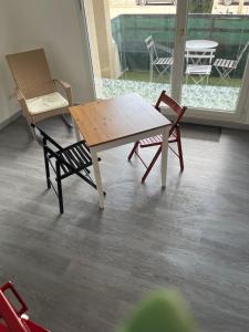 a wooden table and two chairs and a table and chairs at Square Walliser près ZENITH in Strasbourg +9 photos