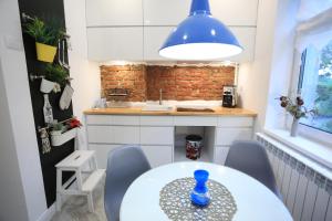 a kitchen with a table with a blue vase on it at Cazare Ceronav CityCenter Galati in Galaţi