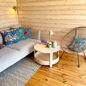 a living room with a couch and a table at 208 Gemütliches Tiny House mit Blick ins Grüne in Bleckede