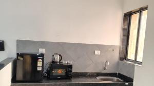 a kitchen with a coffee maker on a counter at Motus Mountain view Hotels in Jambhulpāda