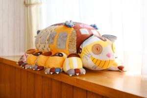 a group of stuffed animals sitting on a table at リトリート禅の宿 in Owariasahi